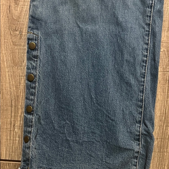 Pilcro Anthro Denim Jeans w/Contrast Stitching Buttons on Bottom Detail Size 32 - Picture 8 of 11